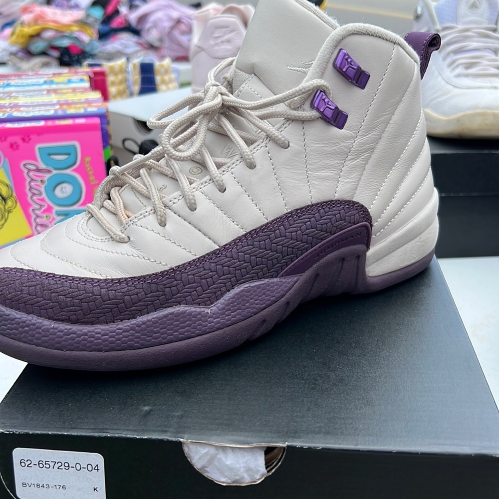 Jordan 12 size.7
